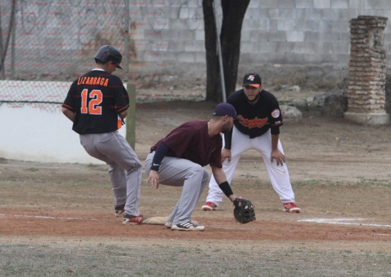 Asesta Emma primer golpe a El Changuito Feliz, en la Serie Final