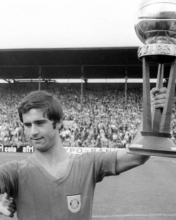 $!‘El Bombardero’ Gerd Müller, goleador leyenda del futbol alemán, muere a los 75 años