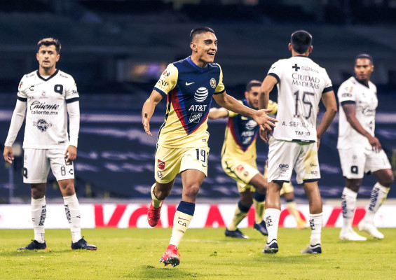 Sin convencer, América volvió a ganar en el Azteca y es líder momentáneo.