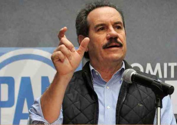 Bueno Torio deja militancia del PAN