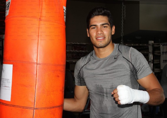 Defenderá Gilberto 'Zurdo' Ramírez título supermedio de la OMB ante Jesse Hart