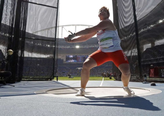 Anita Wlodarczyk rompe récord mundial de martillo en Río