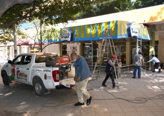 Retiran estructura de nevería que invadía área pública en la Plazuela Álvaro Obregón, de Culiacán