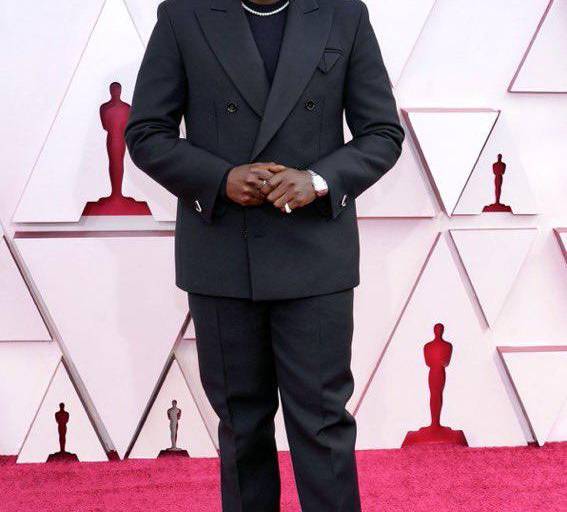 Una lluvia de estrellas y derroche de glamour en la alfombra de los Óscar