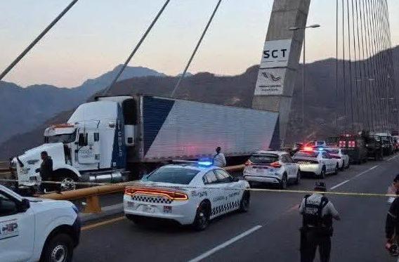 $!Tres muertos y dos heridos tras accidente en el Puente Baluarte de la autopista Durango-Mazatlán