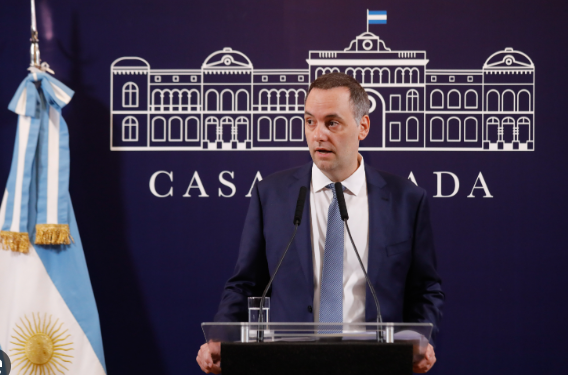 Gobierno de Argentina prohíbe el uso del lenguaje inclusivo en la administración pública