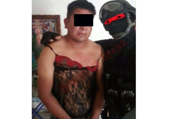 Marinos mexicanos visten de mujer y humillan a detenidos: Breitbart; es tortura: activistas