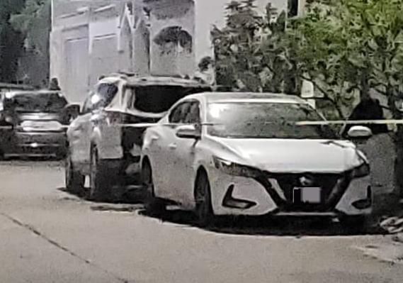 $!Incendio afecta dos vehículos en el fraccionamiento Alameda de Mazatlán; se presume fue provocado
