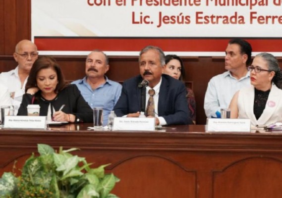 Comparece Alcalde de Culiacán en medio de apoyo y exigencias de renuncia en el Congreso del Estado