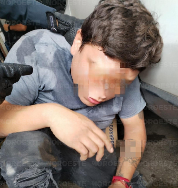 $!Detienen a dos hombres en Culiacán tras cateo; aseguran armas y vehículo robado