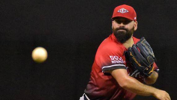 José Urquidy se mantiene en el radar de MLB mientras lanza con los Leones del Escogido.