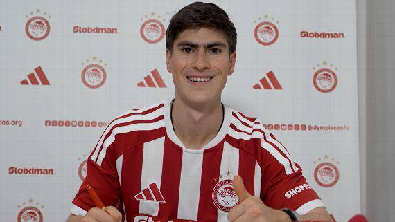 Armando González dio el salto al futbol de Europa con el Olympiacos.