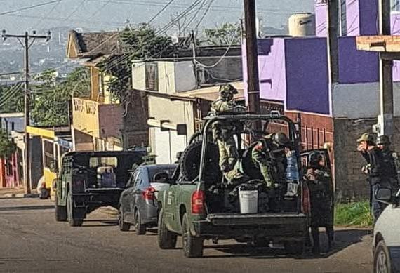 $!Ejército ‘revienta’ casa y libera a dos hombres privados de su libertad en Mazatlán