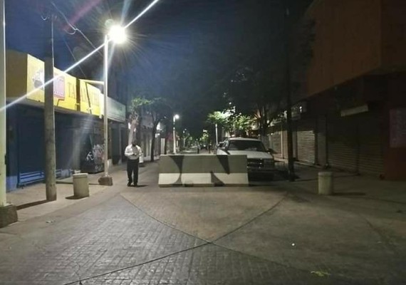 De madrugada, Ayuntamiento tapa calles del Centro de Culiacán para peatonalizarlas