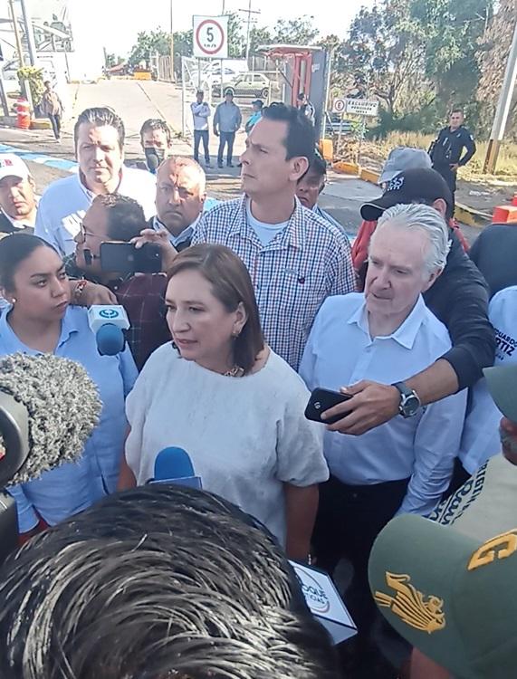 $!Se detiene Xóchitl Gálvez en manifestación de productores en Culiacán