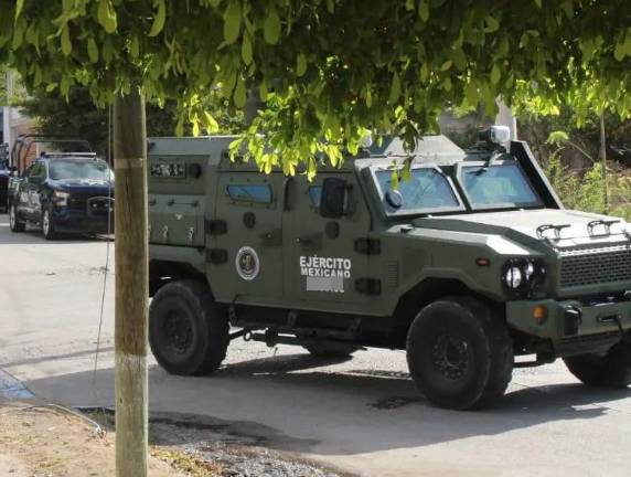 Un vehículo blindado tipo ”Ocelotl” cayó a un barranco durante un operativo en la sierra de San Ignacio.