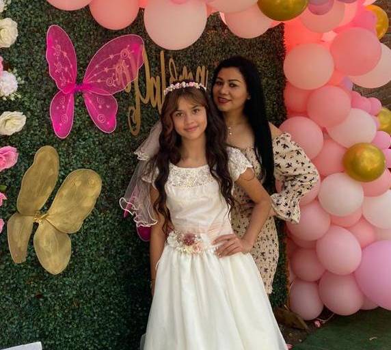 Realizan su primera comunión Paloma y Nahomy