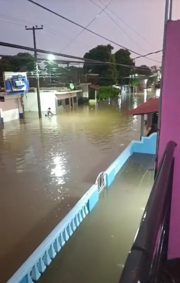 $!Quedan bajo el agua en la colonia Jesús García, en Mazatlán; piden apoyo del Gobierno