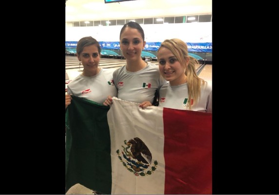 El equipo mexicano que logró el bronce, donde se encuentra la sinaloense Lilia Robles (derecha).