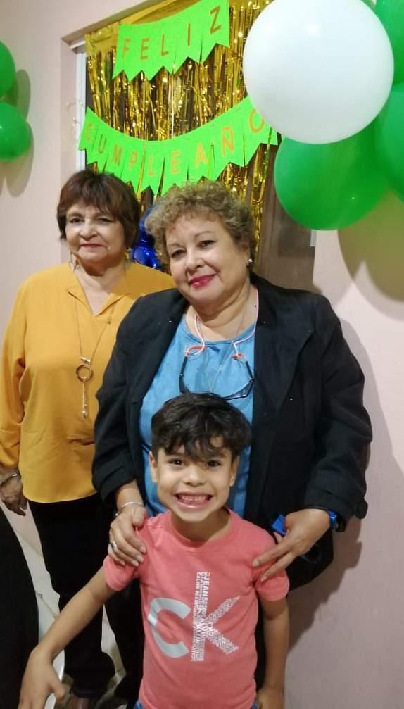 $!Jesús Roberto con sus tías, Norma Hernández y Ana Díaz.