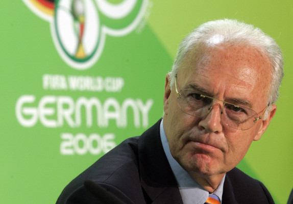 Franz Beckenbauer es interrogado en Berna.