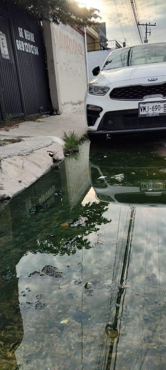$!Persisten las fugas de drenaje en el fraccionamiento Sembradores de la Amistad
