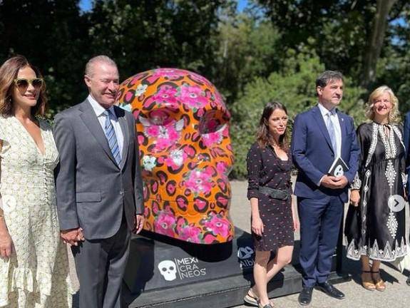 Quirino Ordaz Coppel, Embajador de México en España, acompañado de su esposa Rosy, inauguran la exposición Mexicráneos.