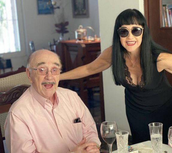 Muere el padre de Susana Zabaleta; la cantante pospone concierto en Mérida