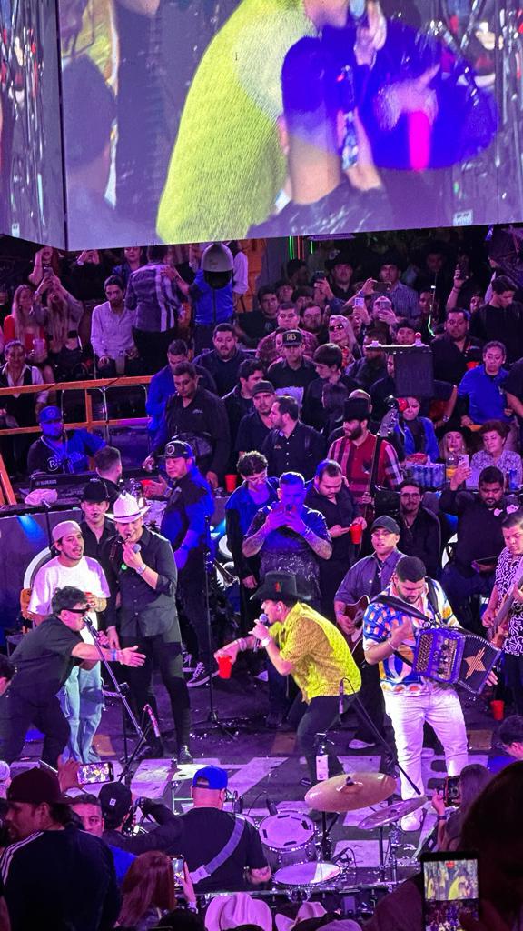 $!Eduin Caz sorprendió al público con una actuación especial.