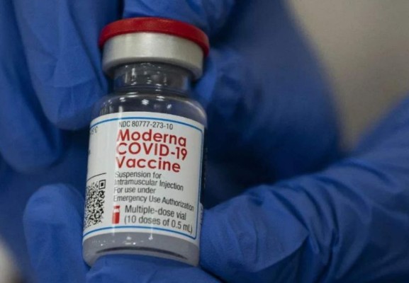 Seis mexicanos permanecen hospitalizados después de recibir la vacuna contra la Covid-19: Salud
