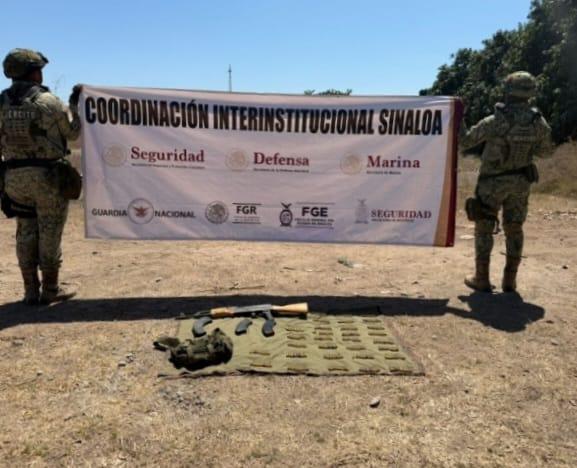 $!Aseguran campamento clandestino con armas y casi mil cartuchos en Escuinapa