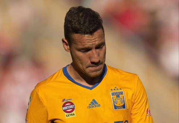 Jesús Dueñas recibe su castigo.