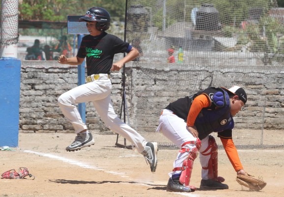 Endilga Pelikanos primera derrota a 'Cubos', en el Torneo de Semana Santa de Beisbol Infantil y Juvenil 2017