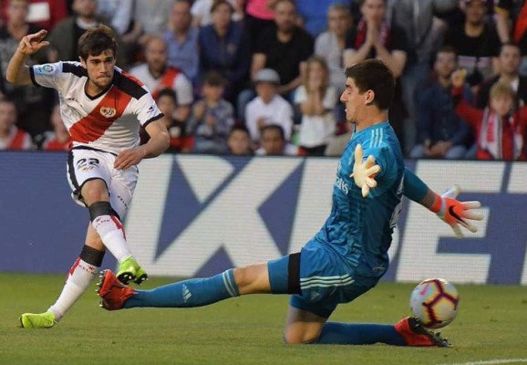 Madrid cae ante el sotanero y le da posibilidades de salvación