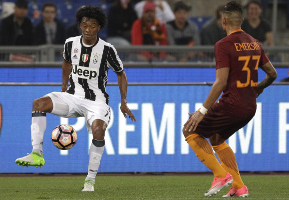 Juventus compra a Chelsea derechos por colombiano Cuadrado
