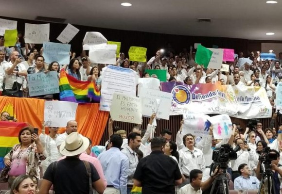 Celebran el No grupos pro familia en Sinaloa; no nos vamos a cansar, responde comunidad LGBT