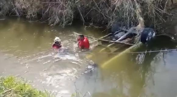 Hallan 14 cuerpos en camioneta sumergida en río de Pesquería, NL