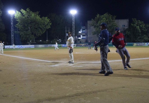 Casa Ley pega primero en la semifinal del softbol de La Careada