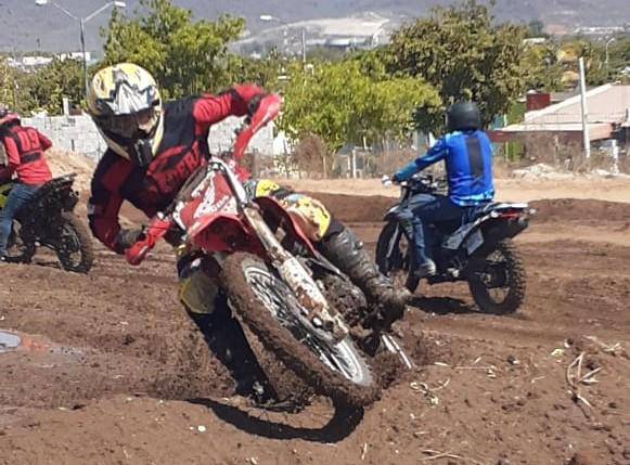 Exponentes de Durango y Mazatlán participaron en la primera carrera de Motocross del año en el puerto.