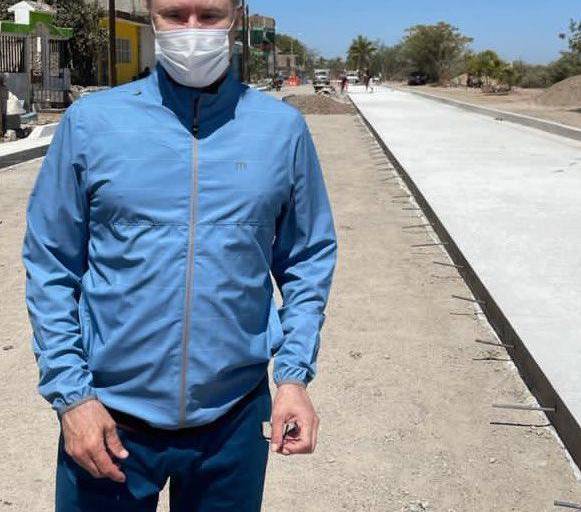 Quirino supervisa la pavimentación de Avenida Circunvalación, en Mazatlán