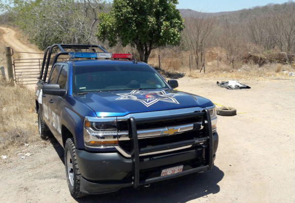 Hallan cadáver a un costado de la carretera México 15, en San Ignacio