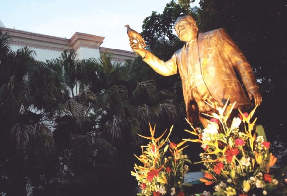 Hoy se cumplen 31 años sin Manuel de Jesús Clouthier del Rincón, Maquío.