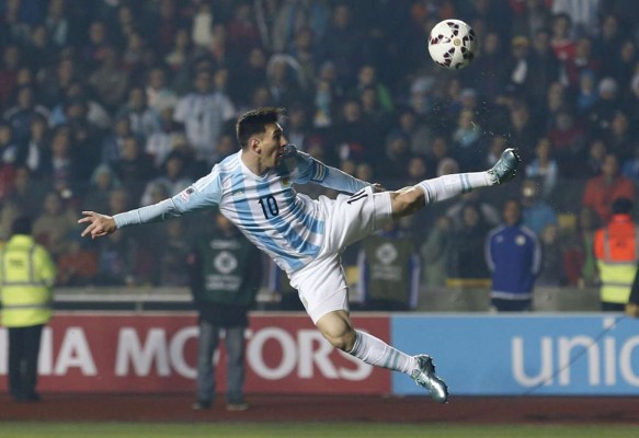 Crecen dudas de presencia de Messi en Argentina-Chile