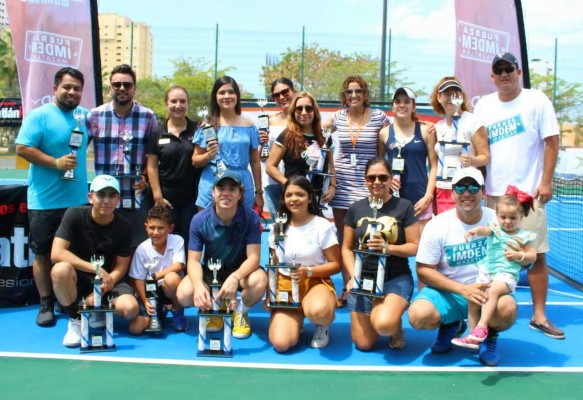 El Torneo de Tenis Copa de Verano ve surgir a sus campeones