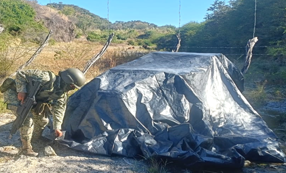 $!Ejército asegura 2 mil litros de precursores químicos y una tonelada de marihuana en Sinaloa