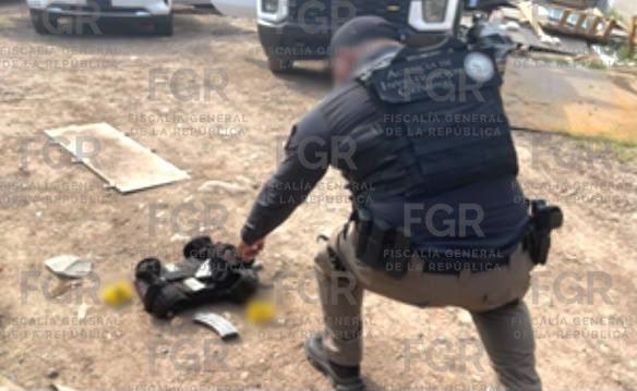 $!Catean bodega en Las Golondrinas, Guasave; asegura FGR vehículos blindados