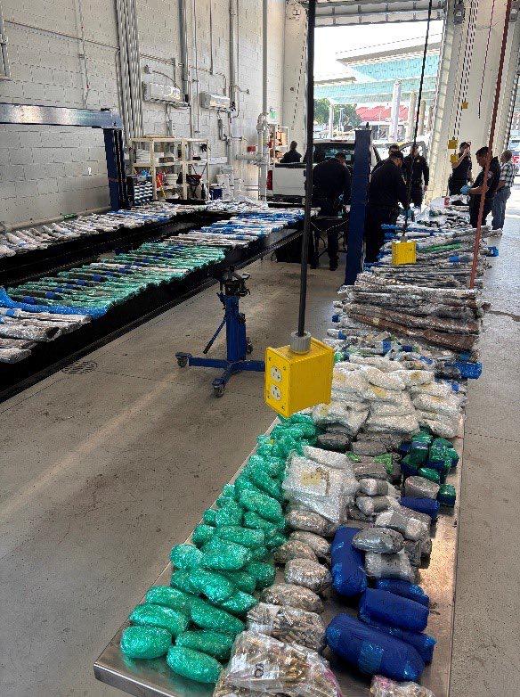 $!Estados Unidos intercepta un cargamento de armas en frontera con México