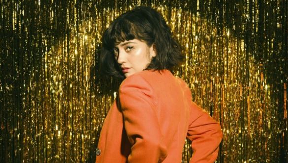 Mon Laferte sufre de amor por Diego Luna... en película