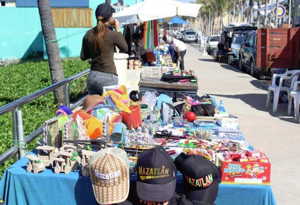 Desalojan a vendedores en Playa Norte por visita de Quirino a Mazatlán