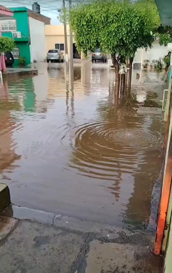 $!Quedan bajo el agua en la colonia Jesús García, en Mazatlán; piden apoyo del Gobierno